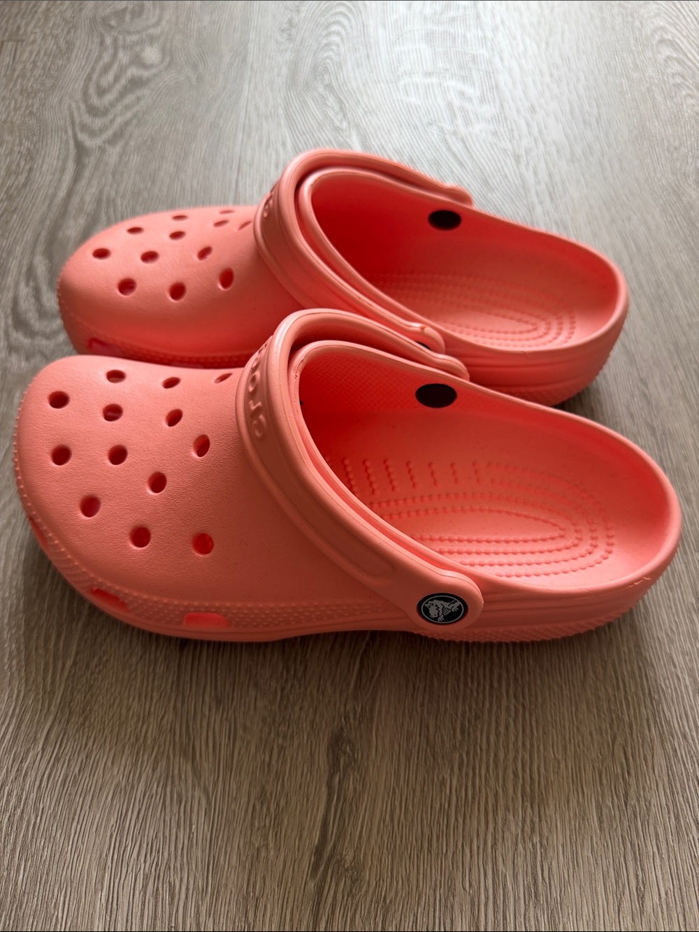 CROCS Classic Clog in Coral Pink